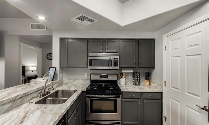 Kaufman And Broad At The Vineyards Appartement | Charming 2-bedroom condo with Heated Pool & fitness room in beautiful Phoenix