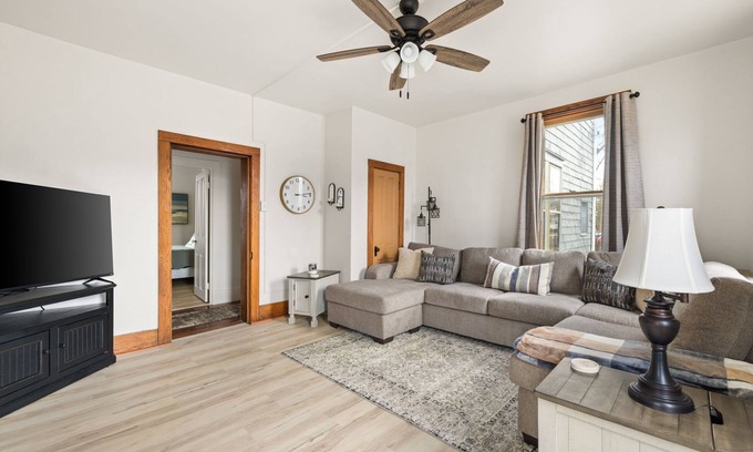 Muncy Appartement | Charming 2-bedroom duplex on 1st floor in brilliant Muncy with AC, WiFi