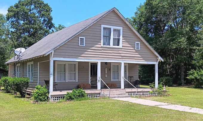 Blackshear Autre | Charming 2-bedroom farmhouse in Blackshear with AC
