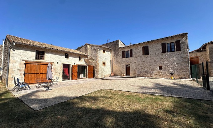 North district Autre | Charming 2-bedroom Gite in peaceful Niort - WiFi, 10 mins from City Center