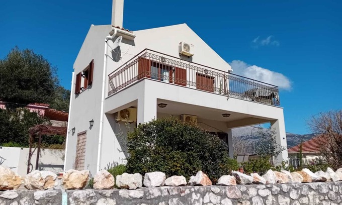 Eleios-Pronnoi Villa | Charming 2-bedroom villa in Agia Eirini with WiFi , AC, pool. Sleeps up to 6
