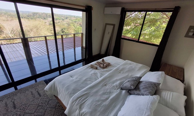 Manzanillo Maison | Charming 2-bedroom house in delightful Manzanillo with AC