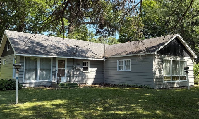 Hackensack Maison | Charming 2-bedroom home in Hackensack. Enjoy during the summer and winter.