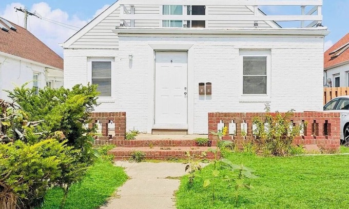 Long Beach Maison | Charming 2-bedroom house in fantastic Long Beach with WiFi