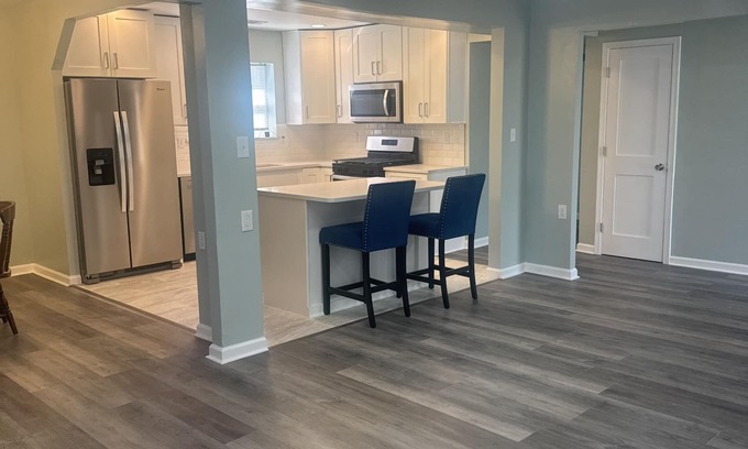 West Hyattsville Maison | Charming 2-bedroom house with AC, WiFi in tranquil Springdale