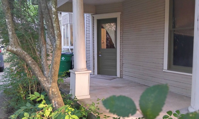 Waxahachie Maison | Charming 2-bedroom house in delightful Waxahachie with AC, WiFi