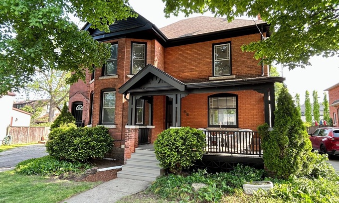 Dundas Maison | Charming 2-bedroom heritage house in the heart of village of Dundas in Hamilton