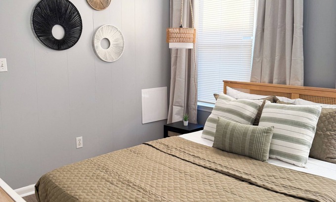 Fairfield Maison | Charming 2-bedroom house with WiFi, AC in Fairfield