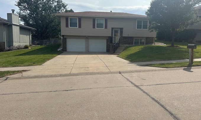 Papillion Maison | Charming 2-bedroom house in peaceful Papillion with AC