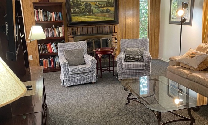 Marylhurst Maison | Charming 2-bedroom house in beautiful West Linn