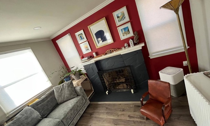 Cheverly Maison | Charming 2 bedroom house, family and pet friendly close to Washington D.C.