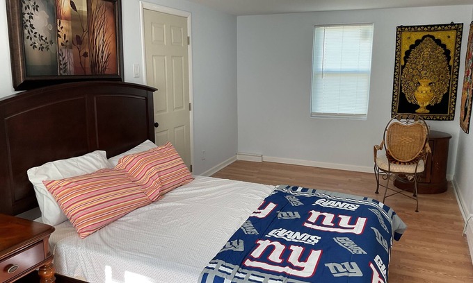 Holbrook Maison | Charming 2-bedroom house in delightful Holbrook with AC