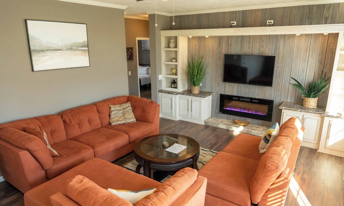 La Plata Maison | Charming 2-bedroom house with WiFi, Patio/grill in wonderful Kirksville area.