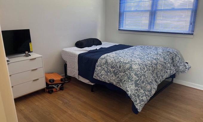 DeWitt Maison | Charming 2-bedroom house with AC, WiFi in Syracuse