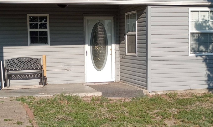 Checotah Maison | Charming 2-bedroom house with WiFi, AC near peaceful Lake Eufaula