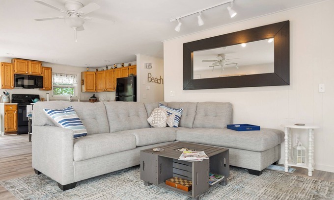Newbury Maison | Charming 2-bedroom house in delightful Newbury with AC, WiFi