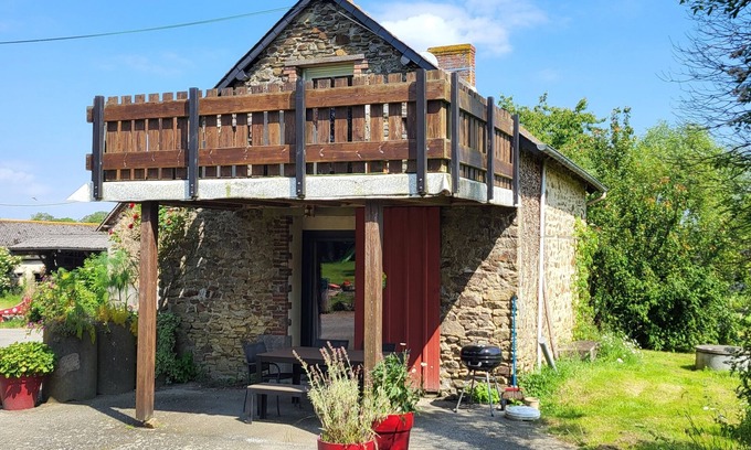 Cuille Maison | Charming 2-bedroom house in soothing Cuillé with WiFi