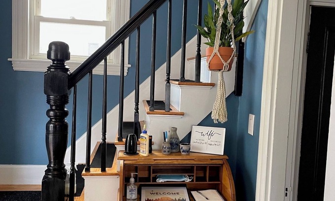 Auburn Maison | Charming 2-bedroom house in marvelous Auburn with AC, WiFi, and fenced yard.