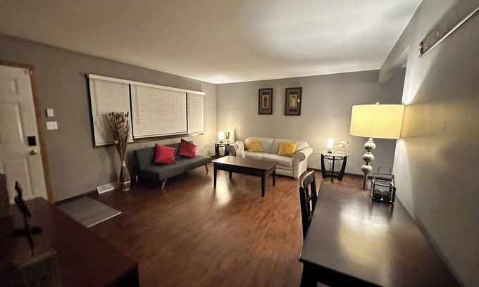 DeKalb Maison | Charming 2-bedroom house in DeKalb