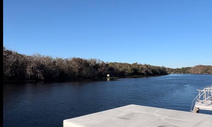 River Ridge Location De Bateaux | Charming 2-bedroom house boat on St John’s River in peaceful DeLand “Exeter”