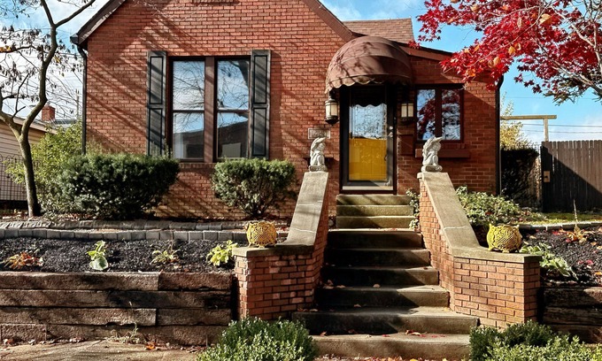 Kokomo Maison | Charming 2-bedroom house in Kokomo w/ WiFi, AC, Hot tub