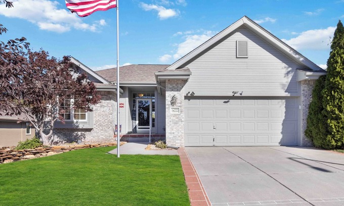 Omaha Maison | Charming 2-bedroom house in lovely Omaha with AC, WiFi.