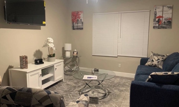 Tulsa Maison | Charming 2-bedroom house with WiFi and AC in Tulsa Greenwood