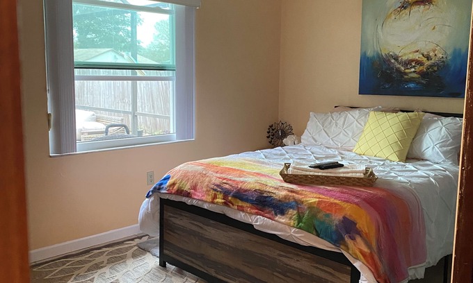 Cocoa Maison | Charming 1-bedroom in the hidden gem of Cocoa Florida with WiFi, AC, and Pool.