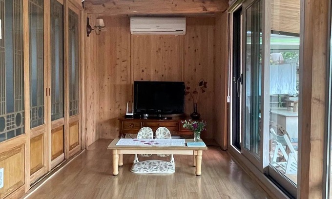 Gyeongju Maison | Charming 2-bedroom house with WiFi and AC in Gyeongju-si