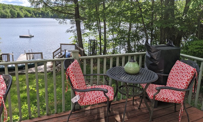 Roscoe Cottage | Charming 2 Bedroom Lakefront Cottage in the Catskill Mountains