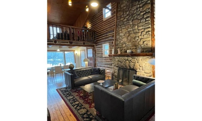 Jefferson Cabine | Charming 2 bedroom log cabin on a serene lake