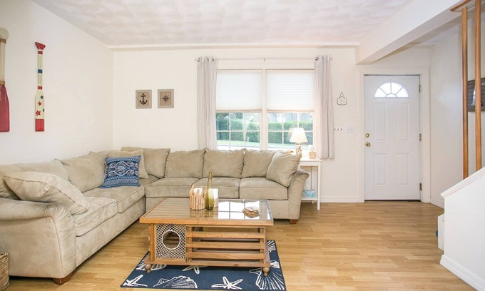 Newport East Copropriété | Charming 2-Bedroom Ocean View Condo- Prime Location