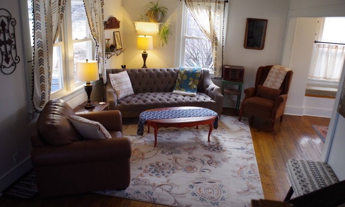 Galesburg Maison | Charming 2-bedroom, pet-friendly home in Galesburg—near to Knox College