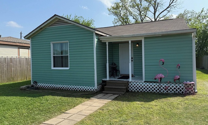 Hitchcock Maison | Charming 2-bedroom pet-friendly house with fenced yard minutes from Galveston!