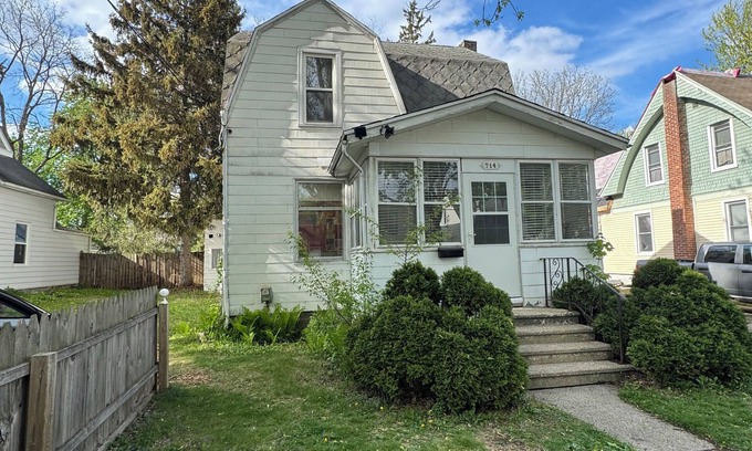Jackson Maison | Charming 2-bedroom Private Upstairs Loft in house in enchanting Jackson
