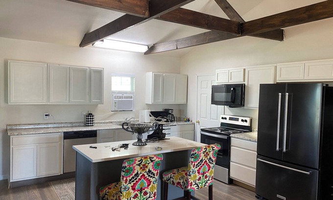 Ringgold Cabine | Charming 2-bedroom Ranch House between Bowie and Nocona, with WiFi, AC!