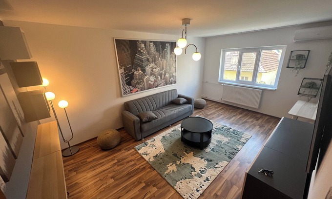 Calimanesti Appartement | Charming 2-bedroom apartment with AC, WiFi in adorable Călimănești
