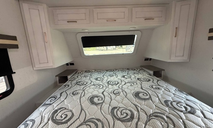 Round Top Maison | Charming 2-bedroom RV in lovely Round Top with AC sleeps 8