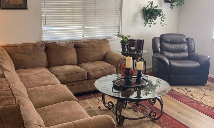 Farmington Maison | Charming 2-bedroom townhouse with WiFi in lovely Farmington