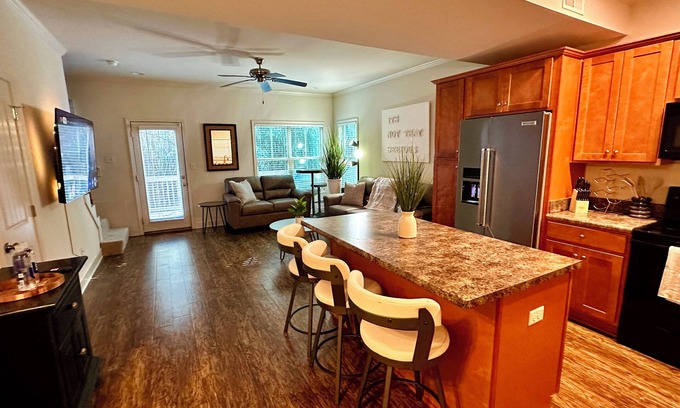 Northport Maison | Charming 2-bedroom townhome with AC, WiFi in enjoyable Northport. King Bed