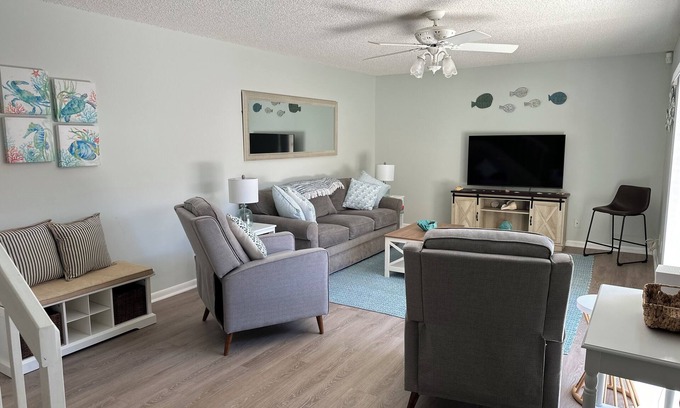 Seabrook Place Maison | Charming 2-bedroom townhome in lovely Jupiter with AC