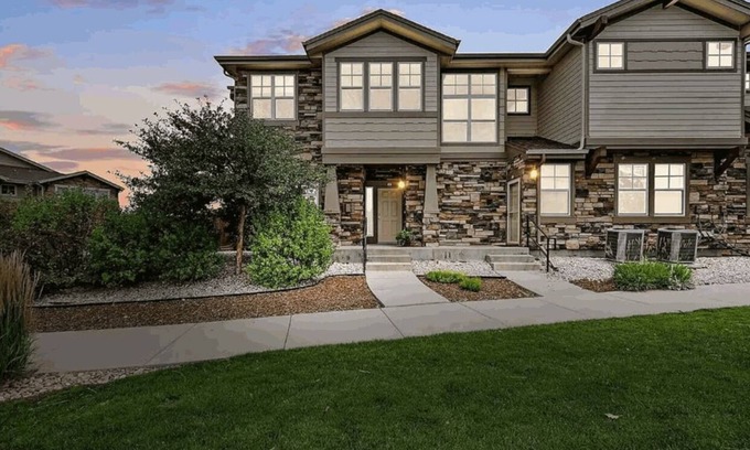 Aurora Maison | Charming 2-bedroom townhome with AC, WiFi