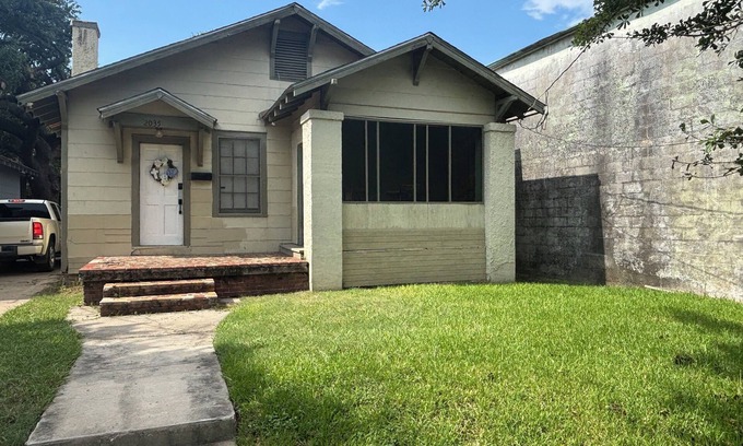 Mid City North Maison | Charming 2-bedroom house with AC, WiFi in Baton Rouge