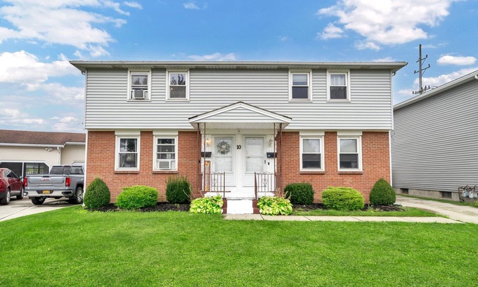 Cheektowaga Appartement | Charming 2-bedroom apartment near airport in peaceful Cheektowaga