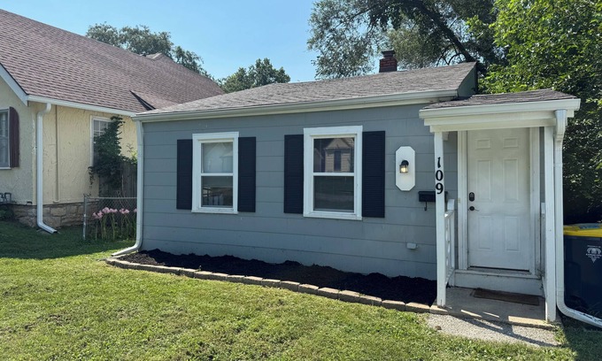 Tower Homes Maison | Charming 2-bedroom house in delightful Waldo area.