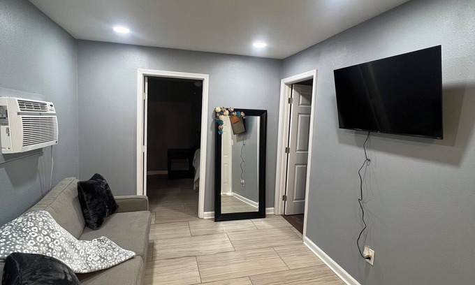 Saint Claude Appartement | Charming 2-bedroom apartment with AC, WiFi in marvelous New Orleans