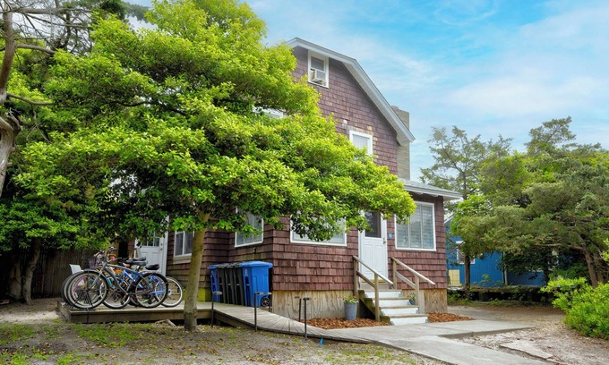 Ocean Bay Park Maison | Charming 2-Bedroom Beach Cottage in Ocean Bay Park
