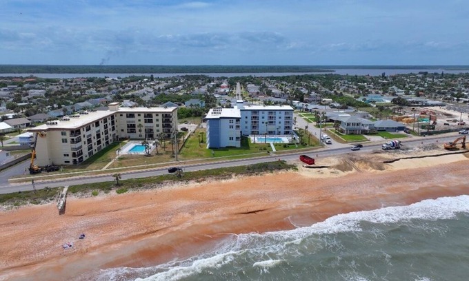 Glenwood Copropriété | Charming 2-bedroom beachside condo with pool!