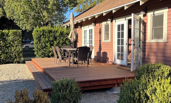 Santa Paula Maison | Charming 2-bedroom bungalow in Santa Paula with WiFi, AC