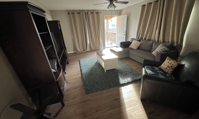 Three Rivers Maison | Charming 2-bedroom house with AC, WiFi in wonderful Three Rivers